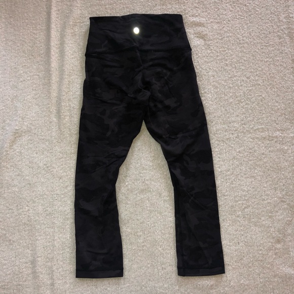 Black camo Lululemon Wunder under crop - Picture 4 of 6